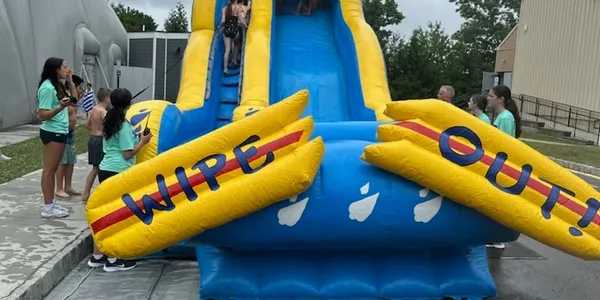 Inflatable pop-up water slide for kids' parties